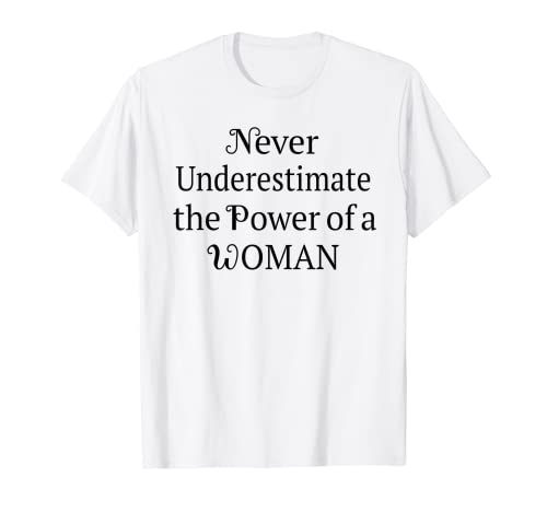 Camiseta Never Underestimate the Power of a Woman Camiseta